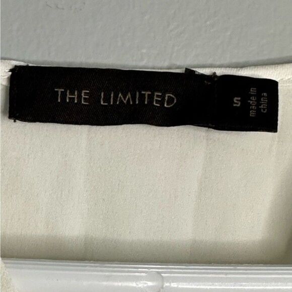 The Limited Women’s size small white silky feel long sleeve blouse 532B3 - Picture 2 of 11